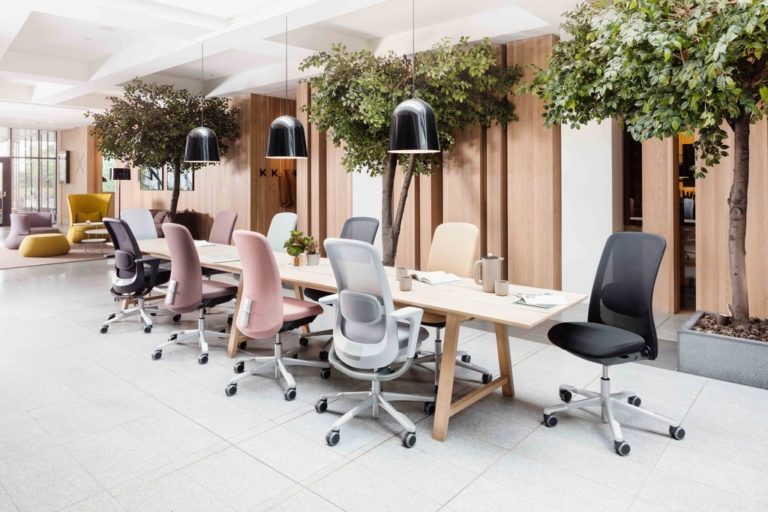 Krzesło HAG Sofi - Producent: Flokk, Dystrybutor: Vipservice. Ergonomiczne i zaawansowane krzesło do biur