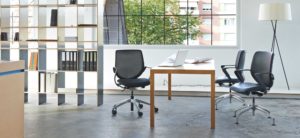 Krzesło Giroflex 313- Producent: Flokk, Dystrybutor: Vipservice. Ergonomiczne i zaawansowane krzesło do biur i przestrzeni coworkingowej
